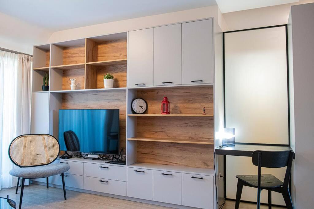 Tokiyo: A Lovely Center 2 Bedrooms With Private Parking *