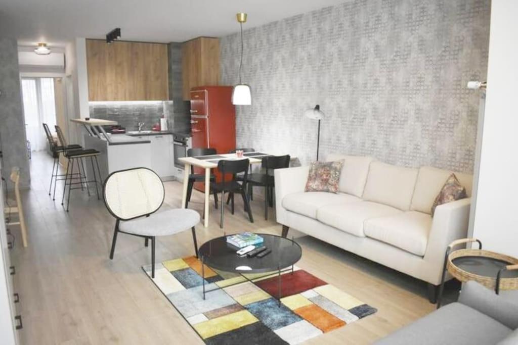 Tokiyo: A Lovely Center 2 Bedrooms With Private Parking Apartamento